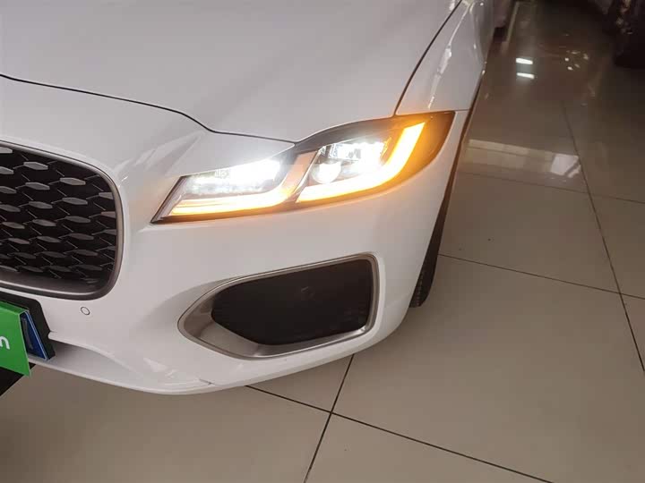 Jaguar XFL 2022 XFL 2.0 T P 200 2 WD — фото 18