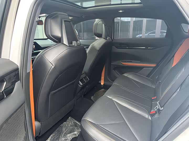 Changan UNI-V 2022 1.5 T Premium — фото 4