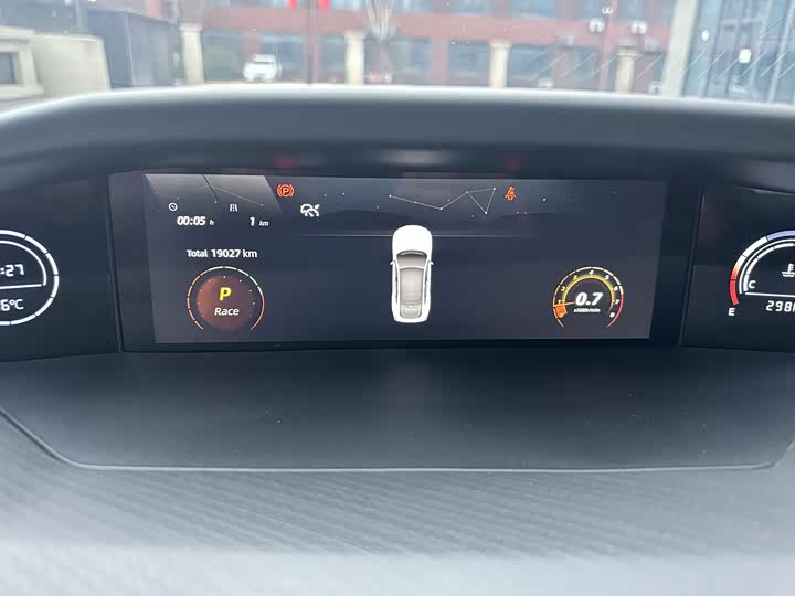 Changan UNI-V 2022 1.5 T Premium — фото 16