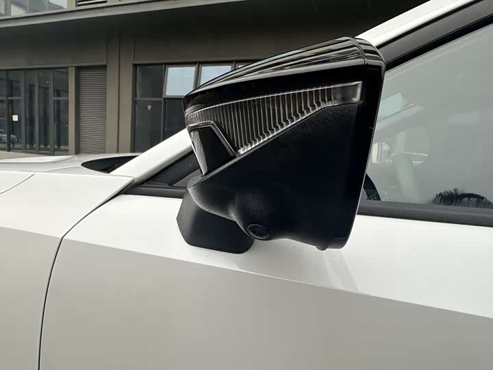 Changan UNI-V 2022 1.5 T Premium — фото 7