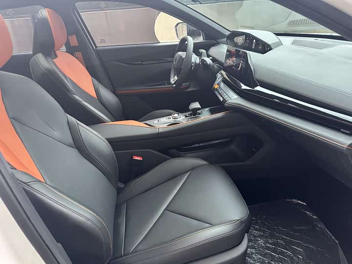 Changan UNI-V 2022 1.5 T Premium — фото 20