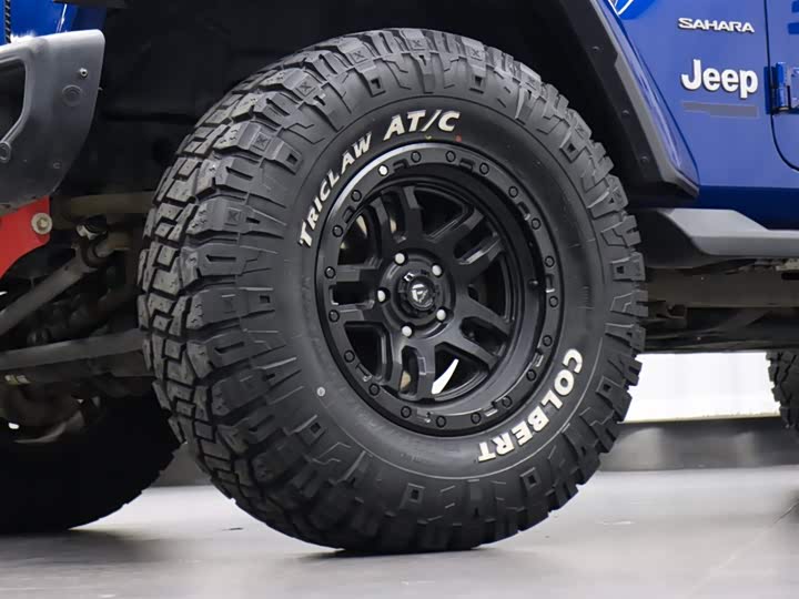 Jeep Wrangler — фото 29