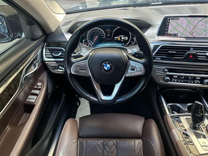BMW 7 Series 730Li премиум — фото 10