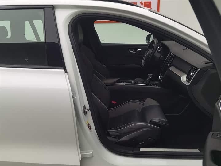 Volvo V60 2020 T 5 — фото 23