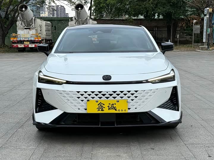 Changan UNI-V 2024 1.5 T Sport — фото 3