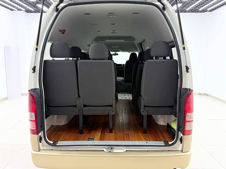 Toyota HIACE 2015 2.7 L — фото 8