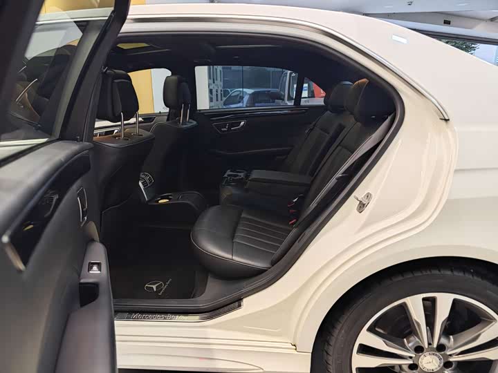 Mercedes-Benz E-Class 2015 E 200 L Sport — фото 21