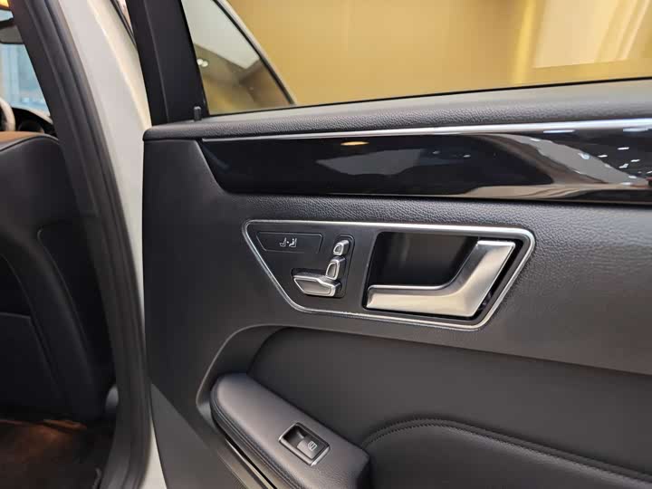 Mercedes-Benz E-Class 2015 E 200 L Sport — фото 31