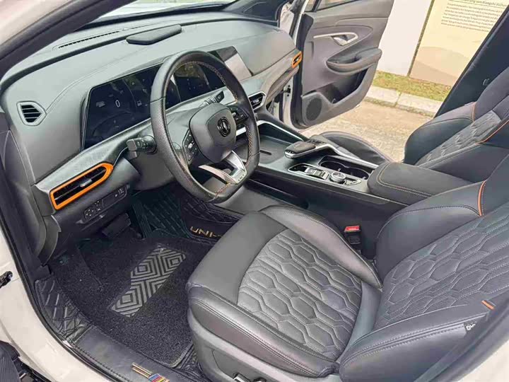 Changan UNI-T 2022 1.5 T Premium — фото 12