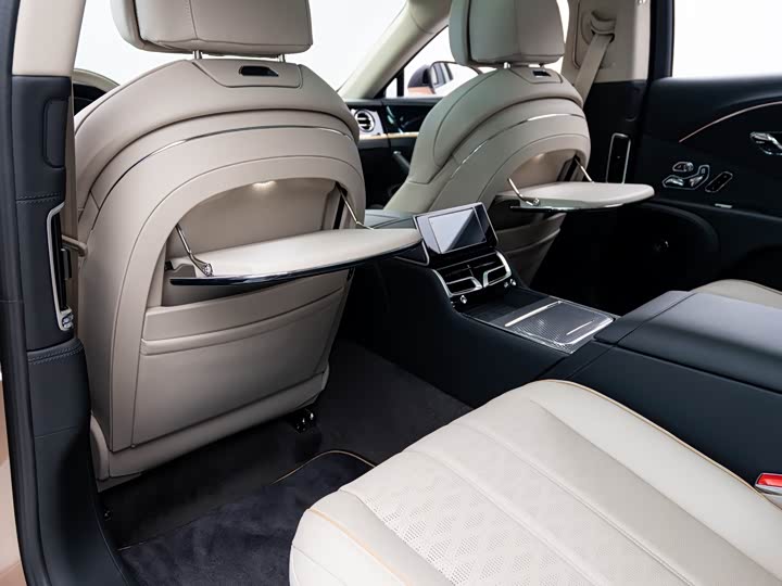 Bentley Flying Spur — фото 16