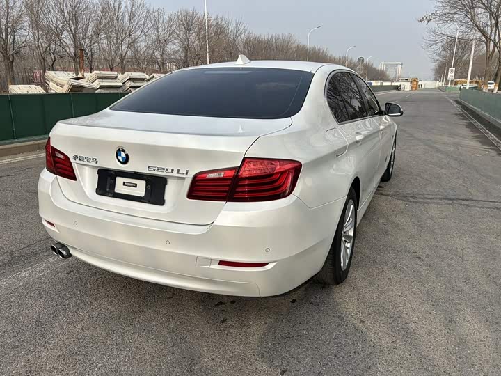 BMW 5 Series 520Li — фото 4