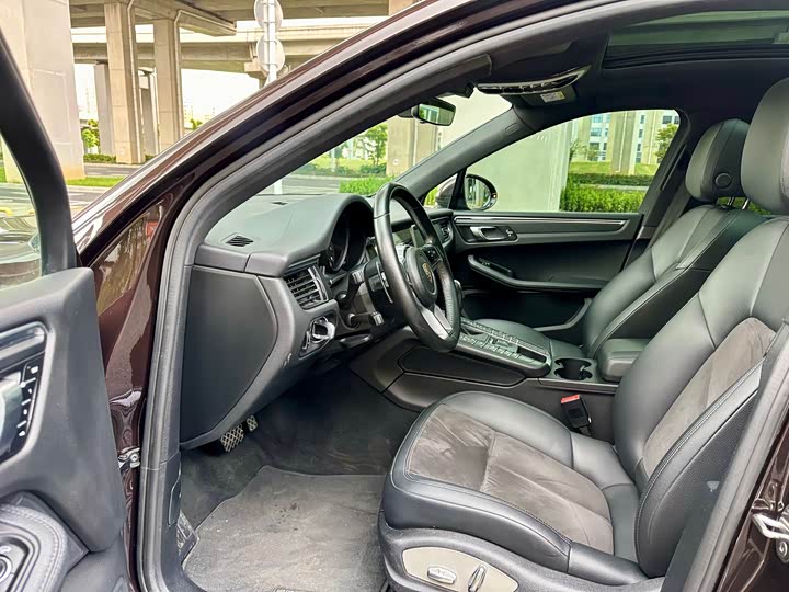 Porsche Macan 2020 Macan 2.0 T — фото 6