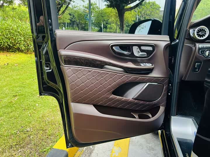 Mercedes-Benz V-Class 2018 V 260 L VI — фото 10