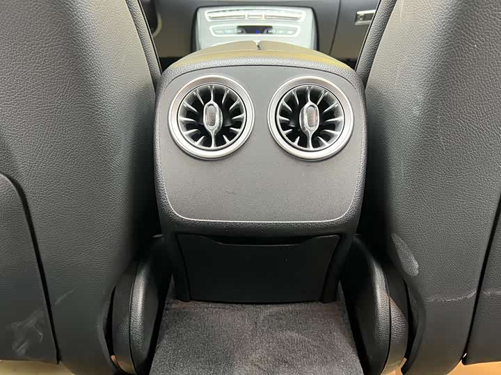 Mercedes-Benz CLS 2021 CLS 300 Luxury — фото 31