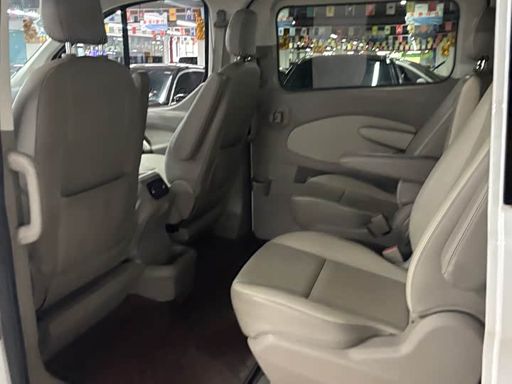Ford Tourneo — фото 7
