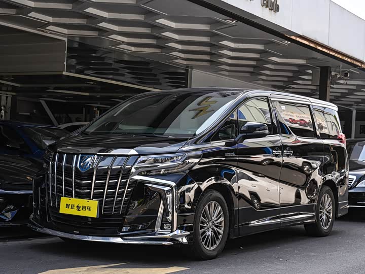Toyota Alphard — фото 1
