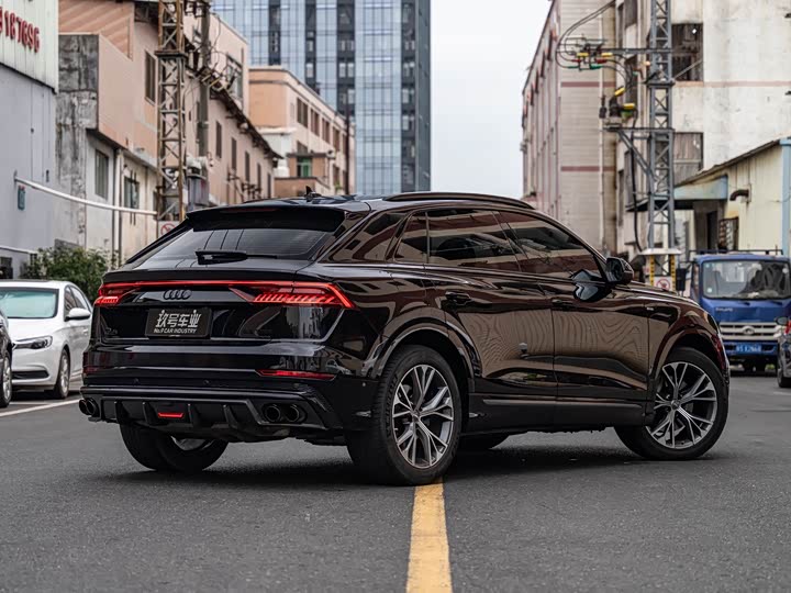 Audi Q8 2021 55 TFSI — фото 3