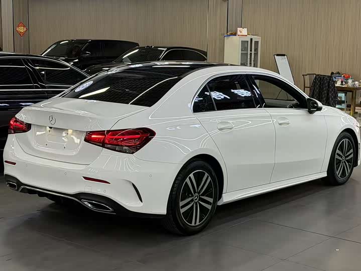 Mercedes-Benz A-Class 2019 A 180 L — фото 6