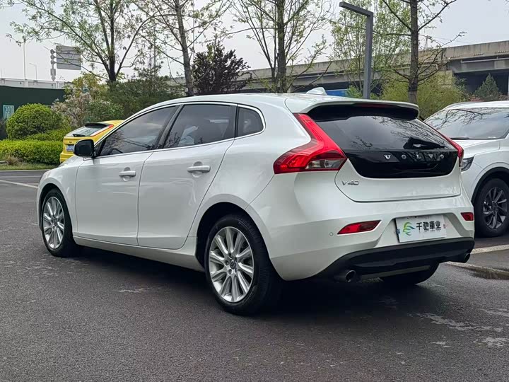 Volvo V40 2015 1.6 T — фото 14