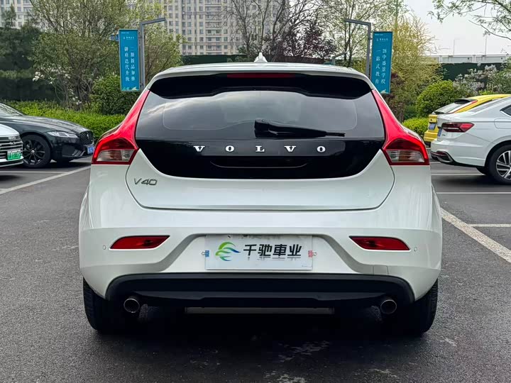 Volvo V40 2015 1.6 T — фото 16