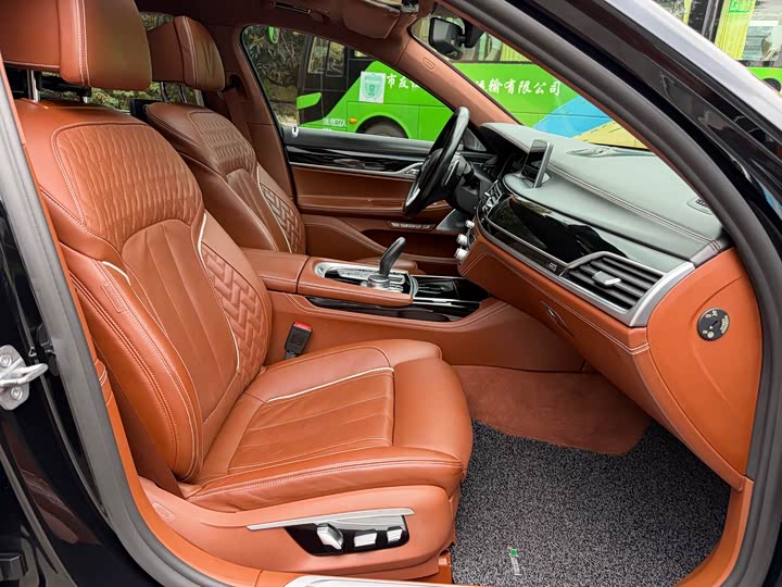 BMW 7-Series 2018 740 Li x Drive M — фото 12