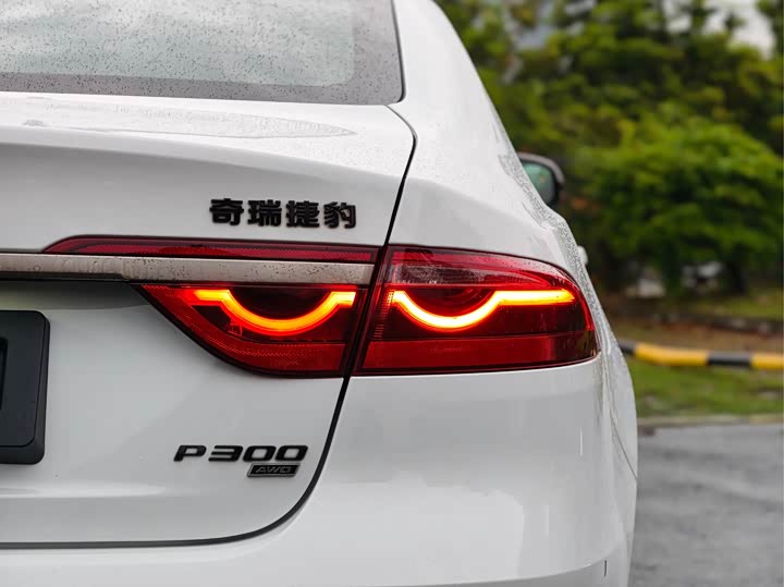 Jaguar XFL 2024 2.0 T P 300 4 WD — фото 8