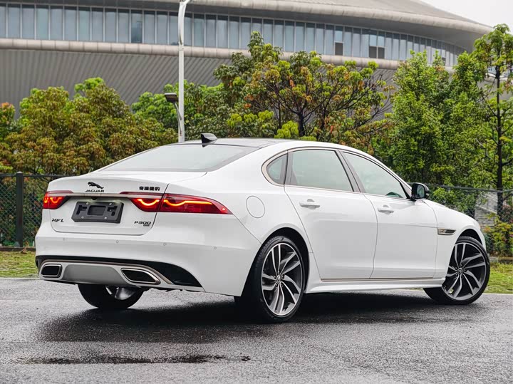 Jaguar XFL 2024 2.0 T P 300 4 WD — фото 5