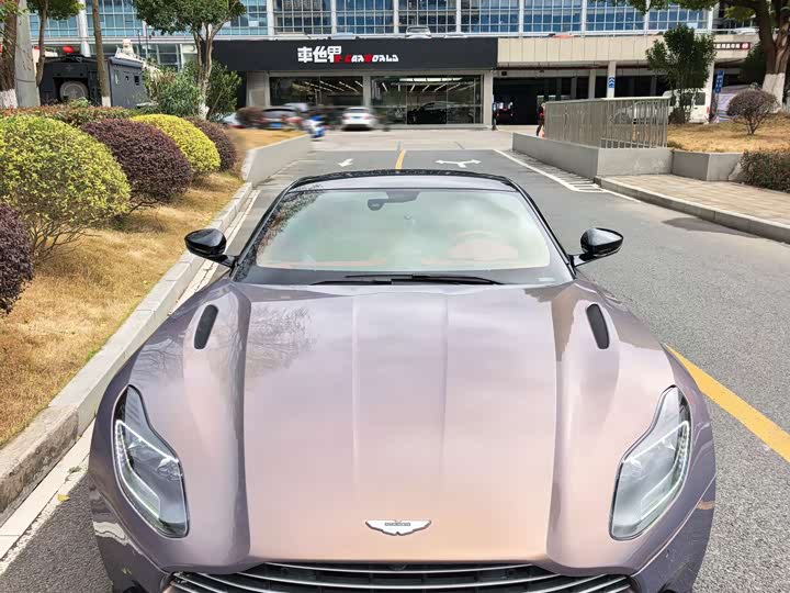 Aston Martin DB11 2022 4.0 T V 8 Coupe — фото 3