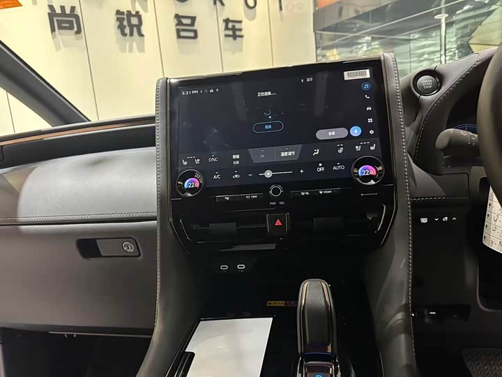Toyota Vellfire — фото 8