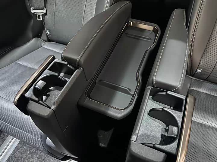 Toyota Vellfire — фото 12