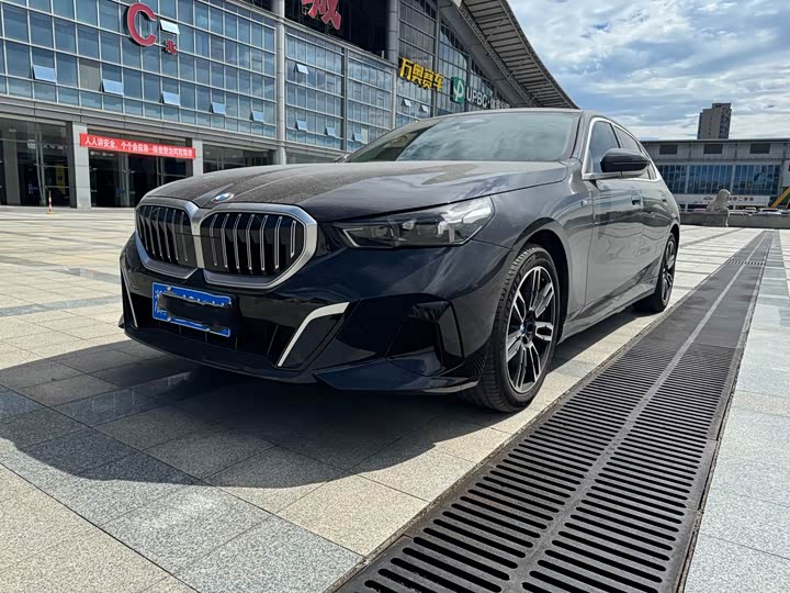 BMW 5-Series 2025 525 Li M
