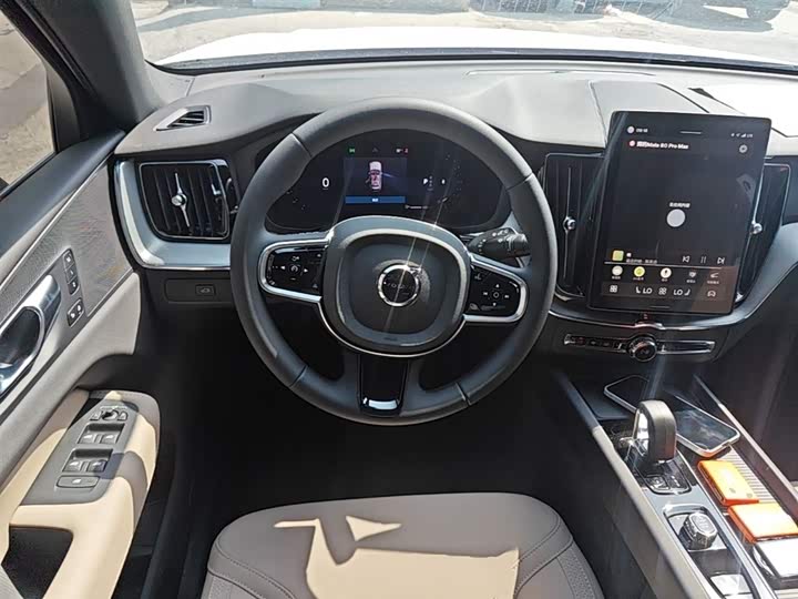 Volvo XC60 2026 B 5 4 WD — фото 17