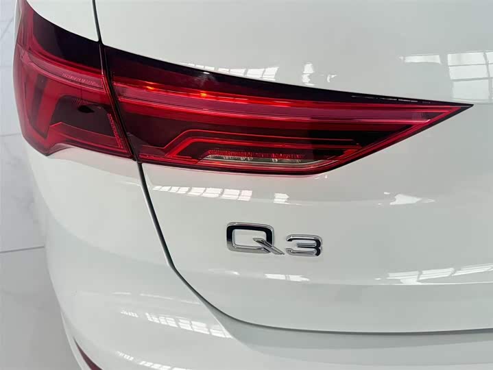 Audi Q3 2024 35 TFSI — фото 13