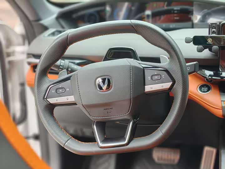 Changan UNI-V 2023 1.5 T — фото 16