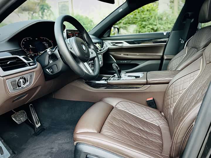 BMW 7 Series — фото 13