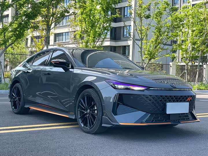 Changan UNI-V 2024 1.5 T Premium — фото 3