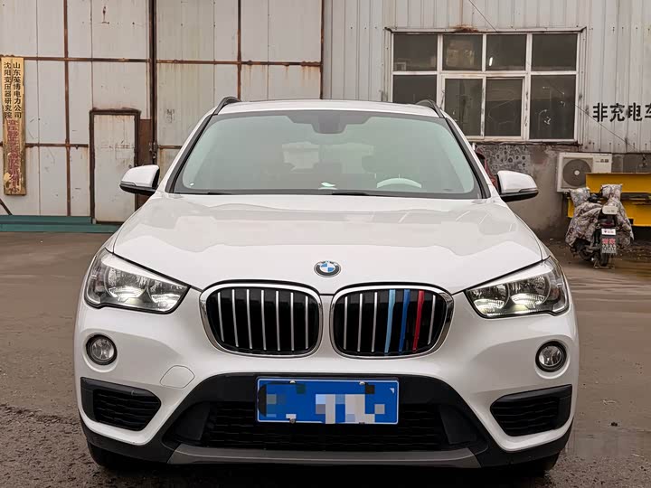 BMW X1 2018 s Drive 18 Li — фото 2