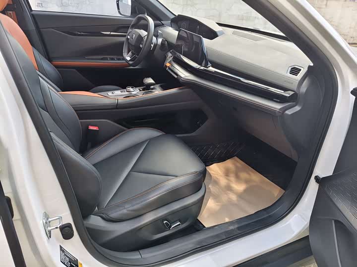 Changan UNI-V 2022 1.5 T Premium — фото 13