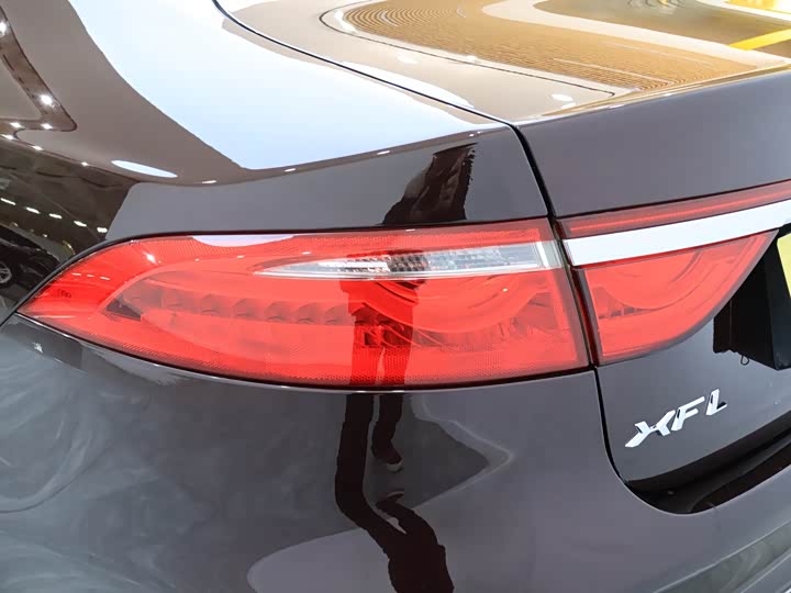 Jaguar XFL 2017 XFL 2.0 T 240 PS — фото 12