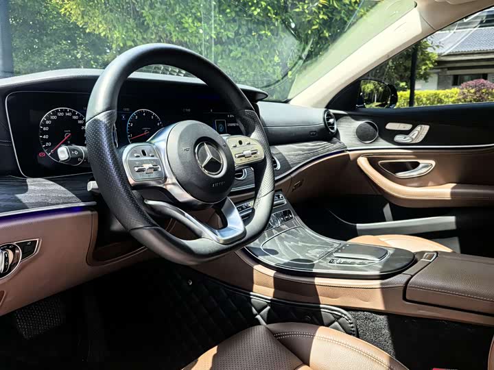 Mercedes-Benz E-Class 2019 E 300 L — фото 8