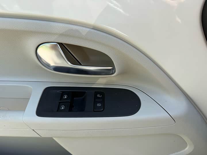 Volkswagen up! 2015 1.0 L move up! — фото 16