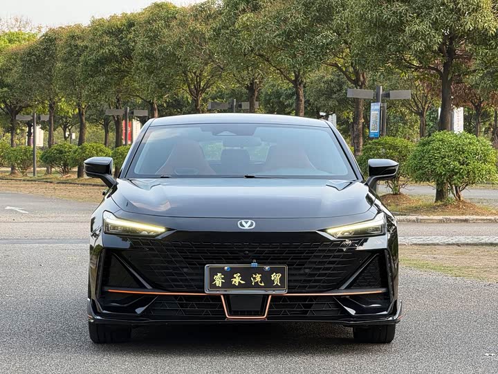 Changan UNI-V 2023 1.5 T — фото 2