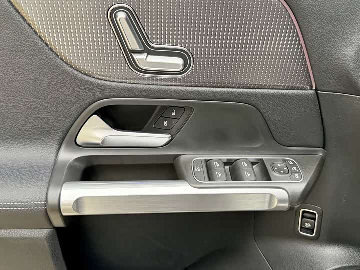 Mercedes-Benz GLB 2021 GLB 200 — фото 19