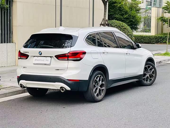 BMW X1 2022 s Drive 25 Li Leading — фото 3