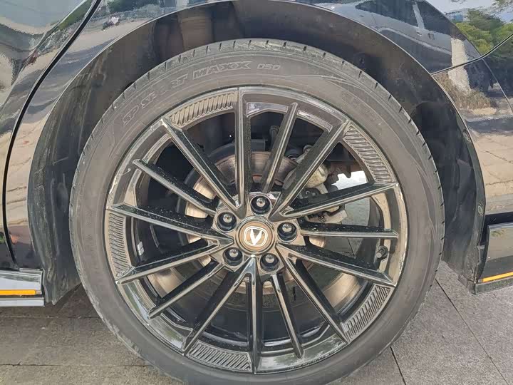 Changan UNI-V 2023 1.5 T Premium — фото 8