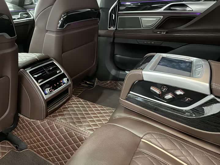 BMW 7-Series 2019 740 Li Leading M — фото 10