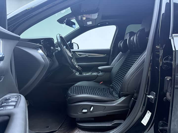 Cadillac XT6 2021 28 T 4 WD — фото 4