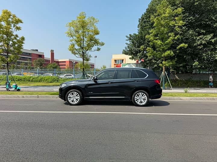 BMW X5 xDrive28i — фото 14