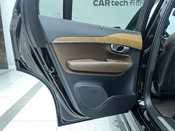 Volvo XC90 2024 B 6 7 — фото 22