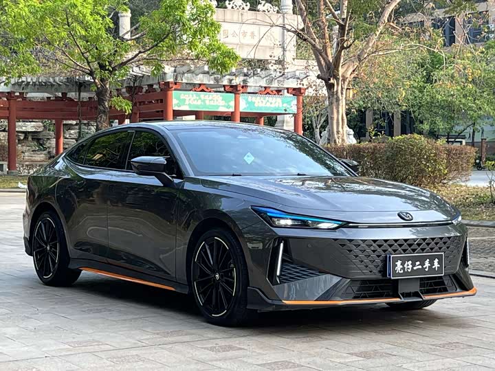 Changan UNI-V 2024 1.5 T Sport — фото 3
